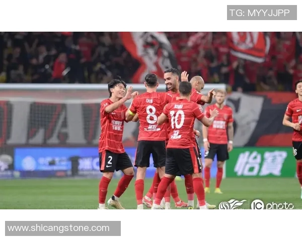 建业与亚泰激战正酣谁能在中超赛场上笑到最后